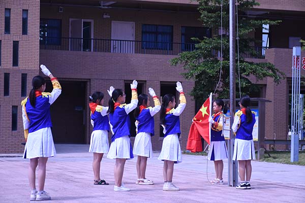 “百千萬工程”大學(xué)生突擊隊|嶺南師范學(xué)院“山河承宇”實踐隊以賦能鄉(xiāng)村振興，點燃鄉(xiāng)村教學(xué)的“星火”