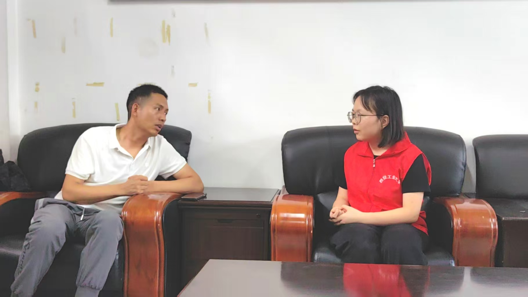 以清朗之音通四海，用普通話語興鄉村。