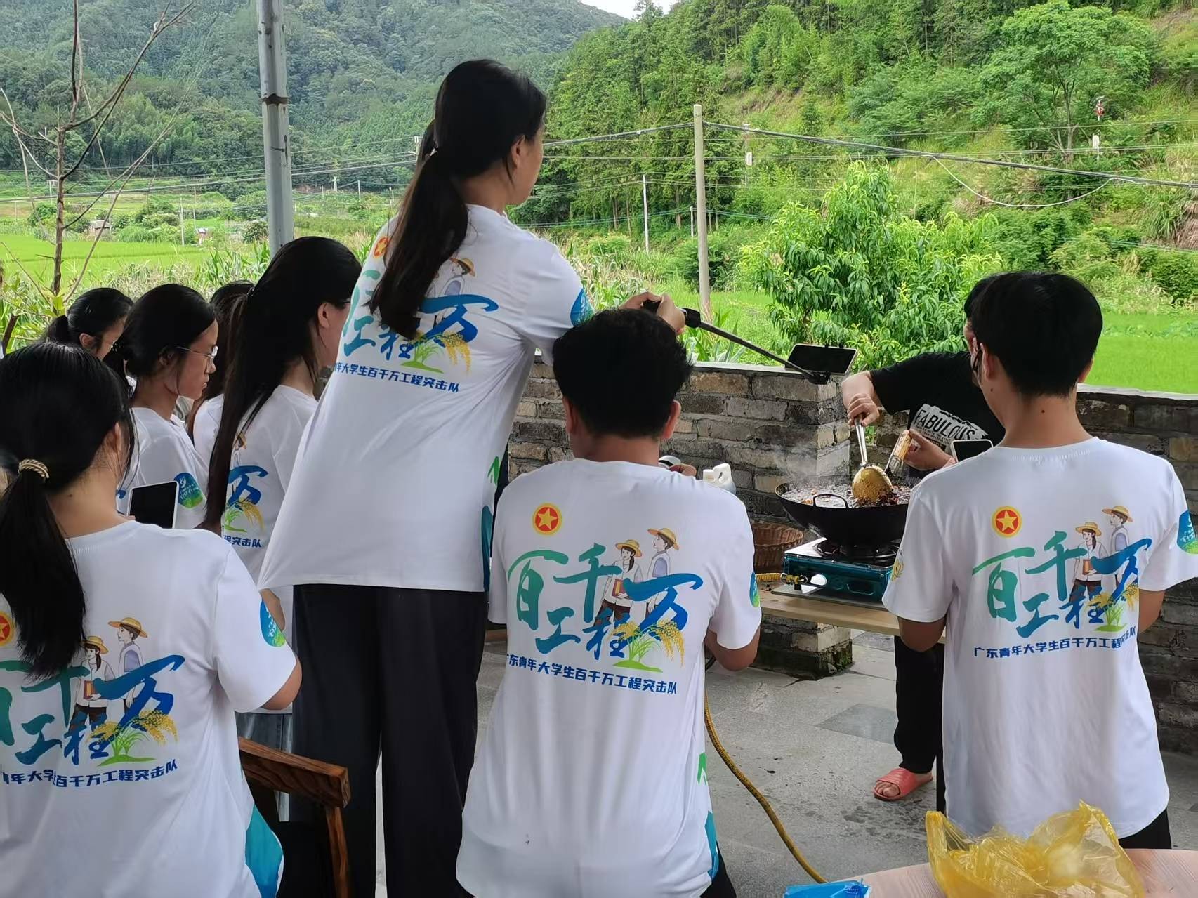 湛江科技學院“青禾逐夢”實踐團直播助農 壯瑤山貨借力云端拓銷路