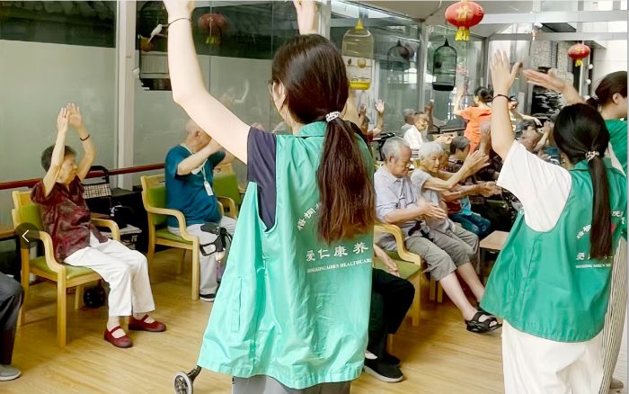 躬身行使命，暖意潤耆年