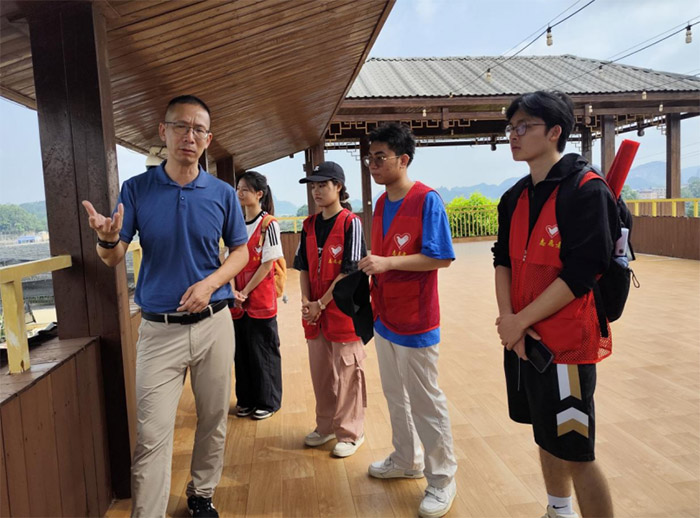 南理學子三下鄉走進武鳴佳年火龍果基地，探尋產業發展新路徑