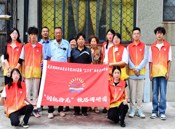 鋼軌上的流金歲月：聽退休鐵路人講述從蒸汽機車到高鐵的時代變遷