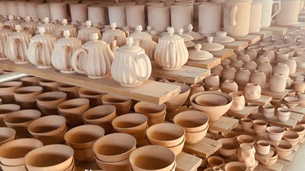 青春為中國式現代化挺膺擔當｜暑期實踐風采：青瓷映宋韻，青春擔使命