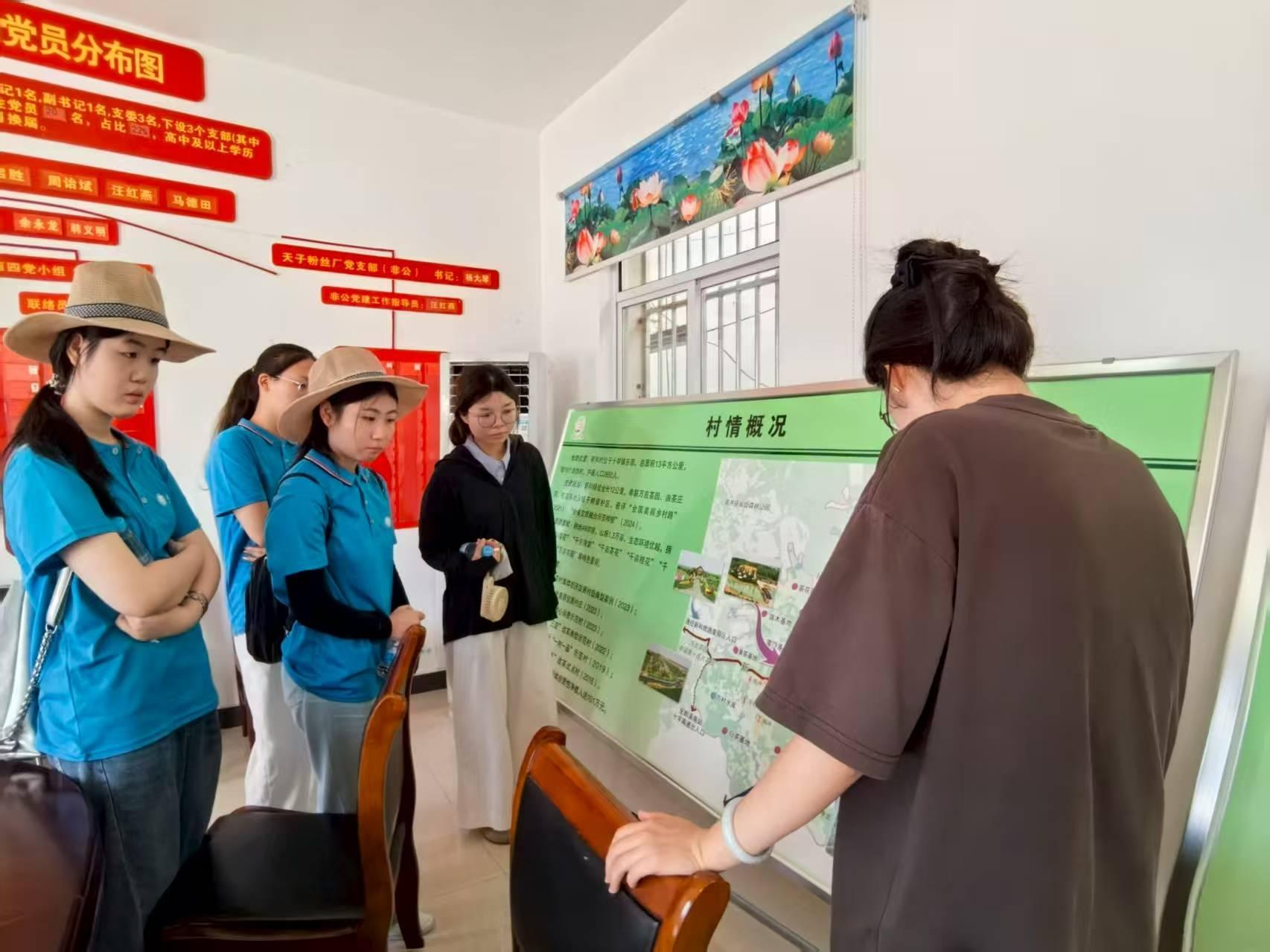 巢湖學(xué)院美術(shù)與設(shè)計(jì)學(xué)院 赴郎溪縣十字鎮(zhèn)新和村鄉(xiāng)村振興墻繪志愿活動(dòng)團(tuán)隊(duì)活動(dòng)紀(jì)實(shí)