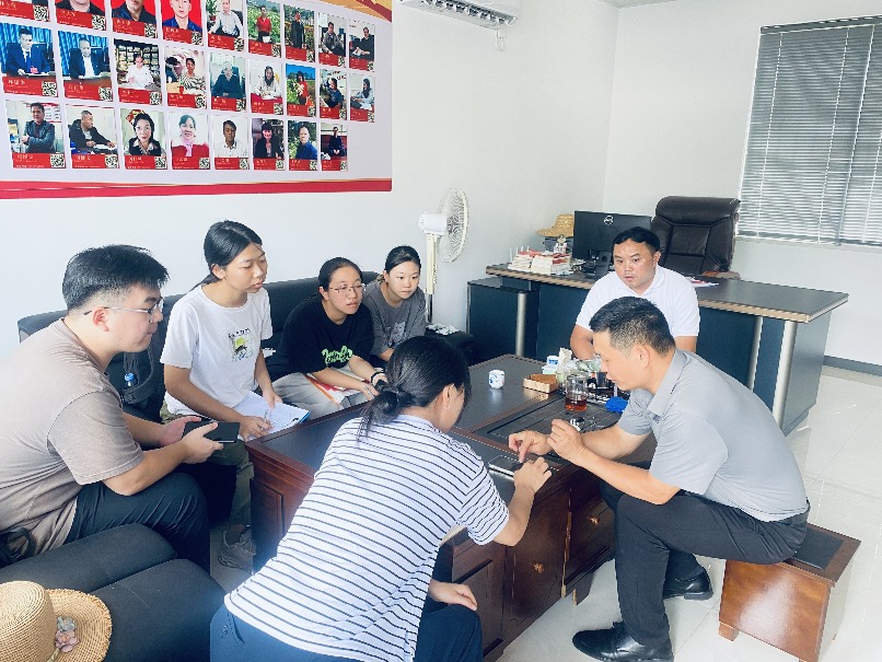 暑期社會(huì)實(shí)踐｜旅游與地理學(xué)院綠筑行動(dòng)派突擊隊(duì)赴馬屋村：聚焦康養(yǎng)園入口線性空間，摸清 “四小園” 綠化美化落腳點(diǎn)