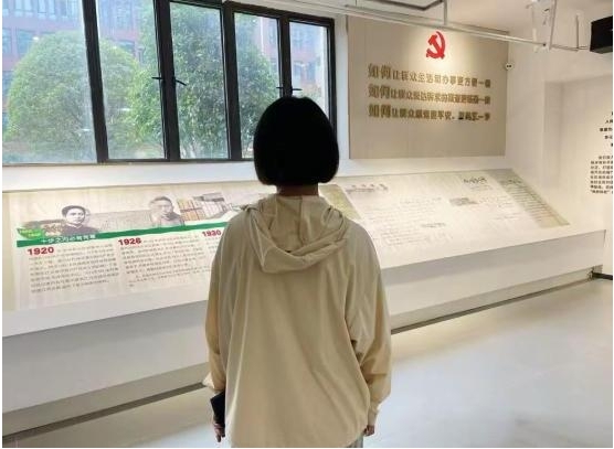 青春挺膺擔(dān)當(dāng)，書寫中國(guó)式現(xiàn)代化基層答卷 ——中南大學(xué)公共管理學(xué)院“數(shù)治先鋒”團(tuán)支部赴長(zhǎng)沙楠竹社區(qū)開展暑期社會(huì)實(shí)踐