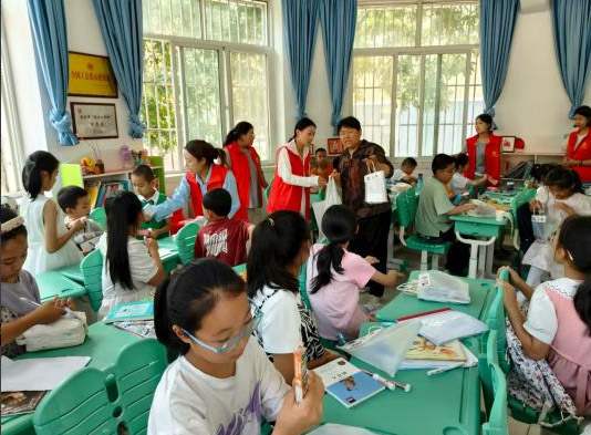 黃土孕夢傳鄉韻，青言潤心連九州