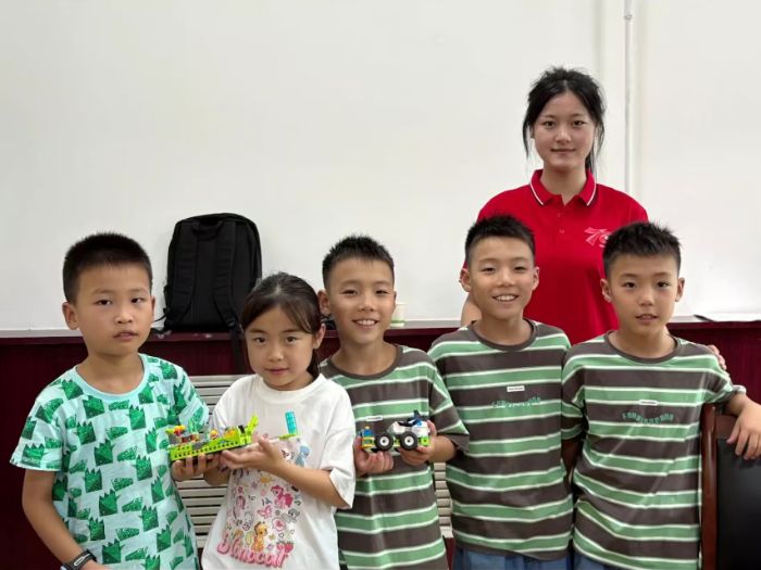 西安航空學院“E心一意”志愿服務隊暑期三下鄉活動—-AI普新知，反詐護社區