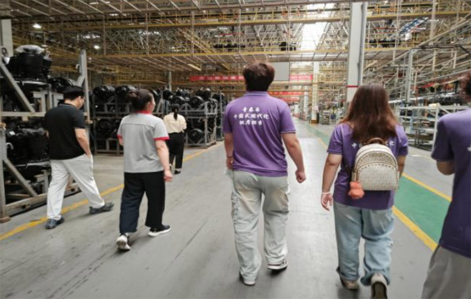 揚州大學廣陵學院揚州大學廣陵學院機械奇點星瑞廣陵實踐隊走進蕪湖集瑞聯合重工生產車間