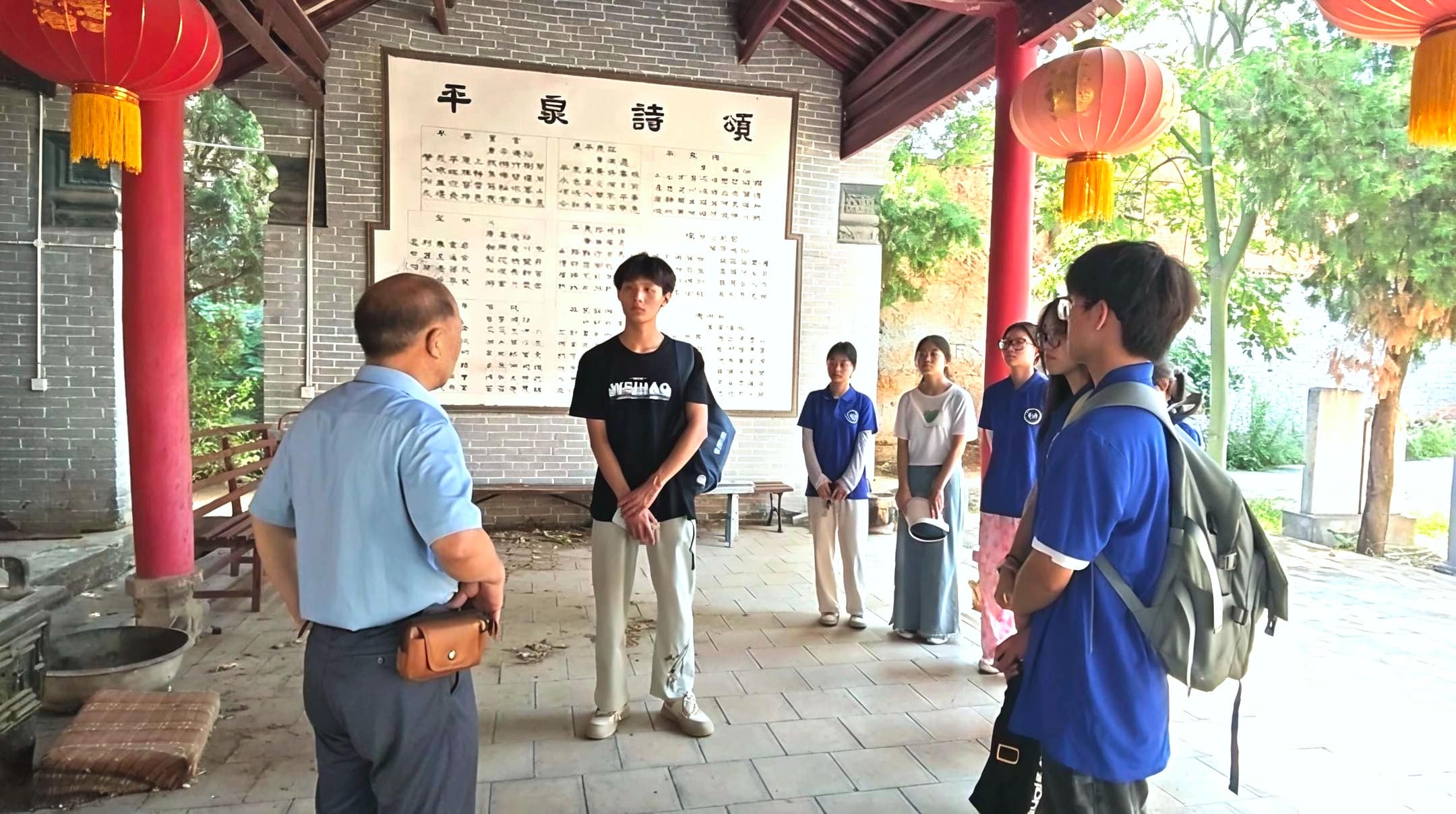 青春“三下鄉(xiāng)”尋訪紅跡傳薪火，躬身鄉(xiāng)野筑夢(mèng)行