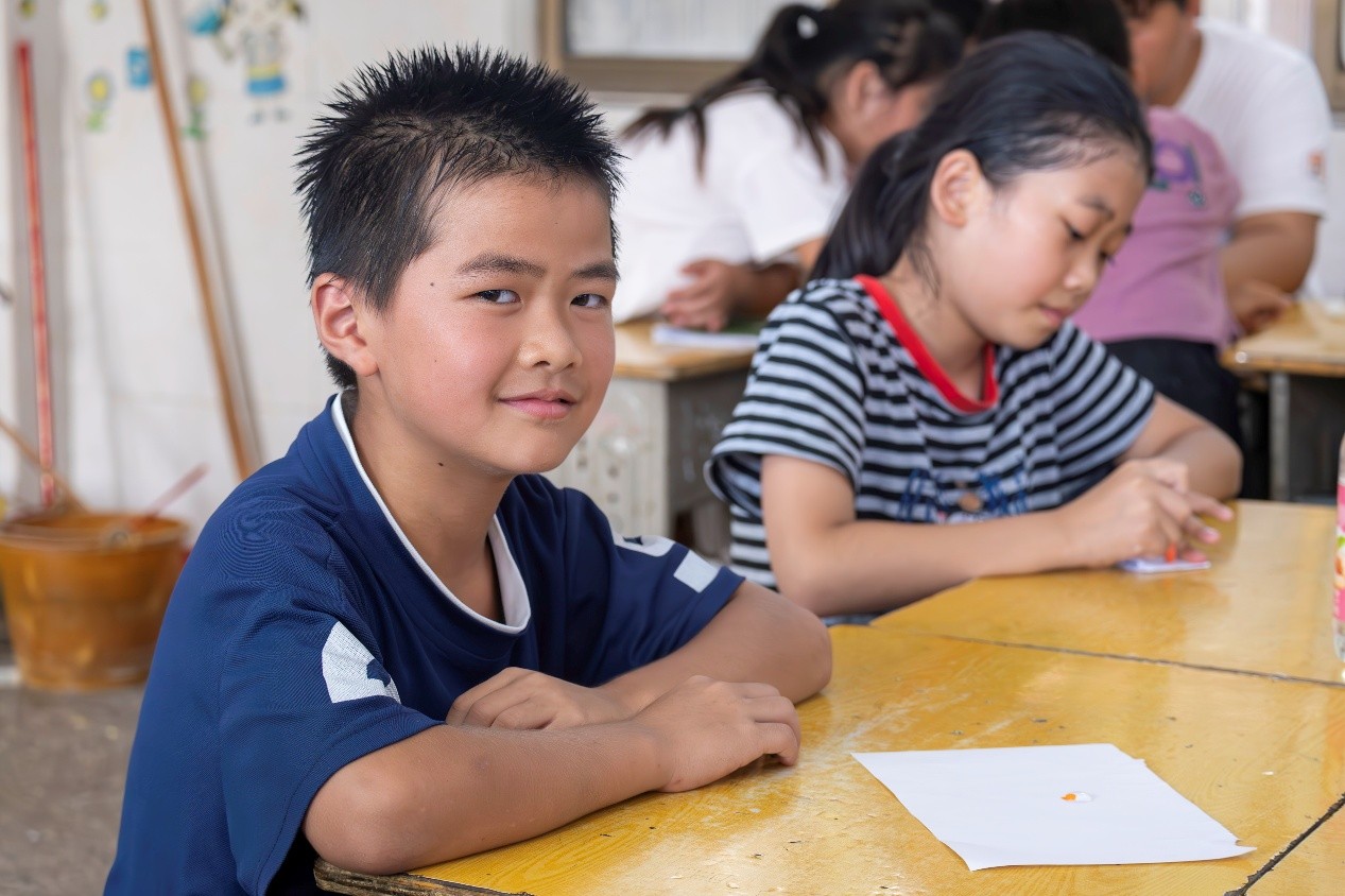 向陽花支教隊沐曦隊一營舉辦“藍(lán)色海洋”主題教育活動