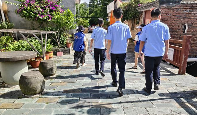 青春力量注入社區(qū)！中央司法警官學(xué)院學(xué)子在彭州關(guān)口社區(qū)這樣辦實(shí)事→