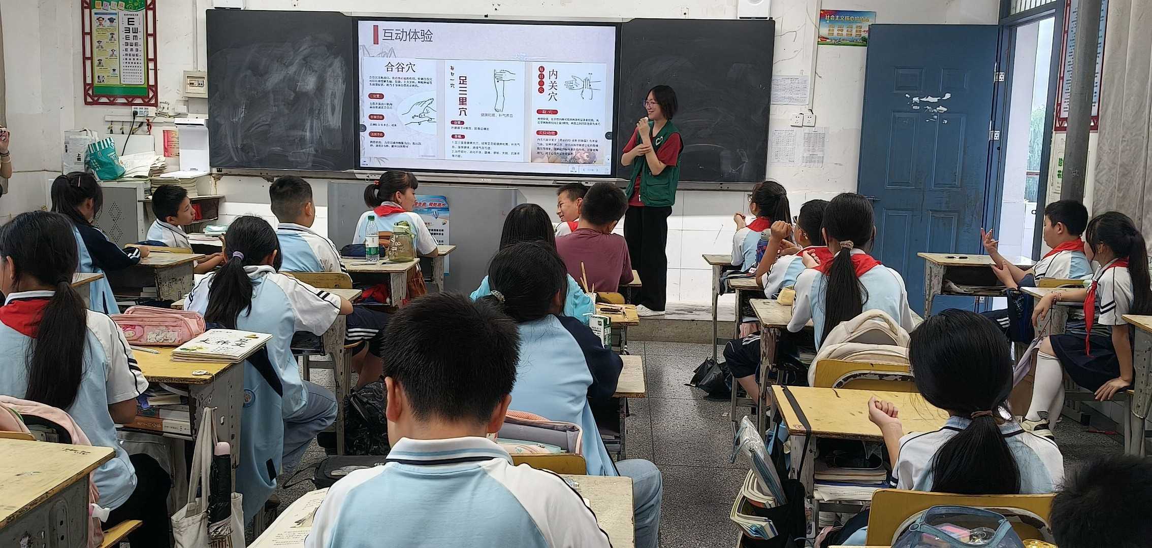 中醫(yī)藥文化潤童心 非遺傳承助振興