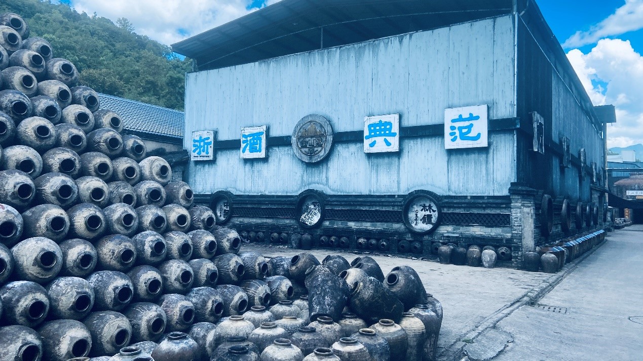 青春為中國式現代化挺膺擔當｜暑期實踐風采：古法釀酒，守住宋韻的“真味”