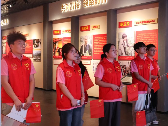 陜西工業職業技術大學勞模精神探尋實踐團赴西安市勞模精神展示館開展主題教育活動