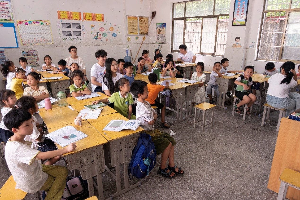 向陽花支教隊沐曦隊一營舉辦“綠色闖關(guān)島”教育活動