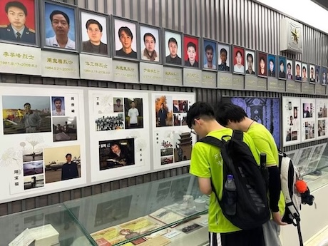 柏墊紅韻映山色，鄉村振興啟新程