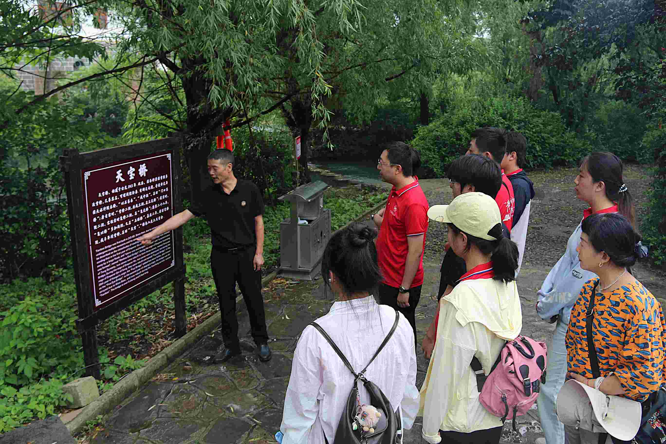 西安建筑科技大學赴貴州省安順市西秀區舊州鎮地戲屯堡非遺文化調研暑期社會實踐團歷史尋訪與產學研基地共建