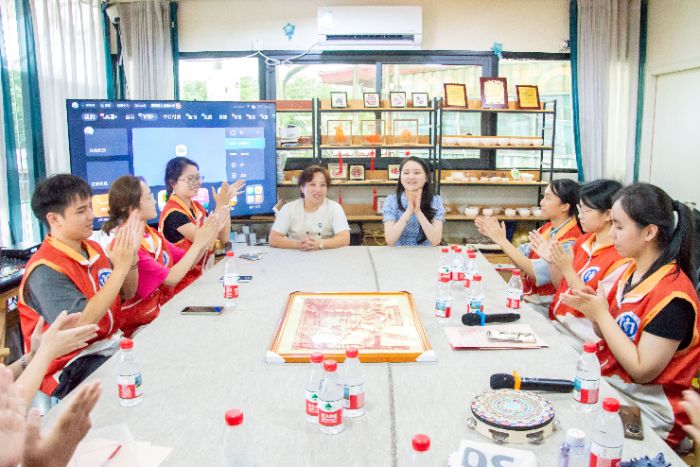 聲聲不息閩南韻，攜愛共話星星路