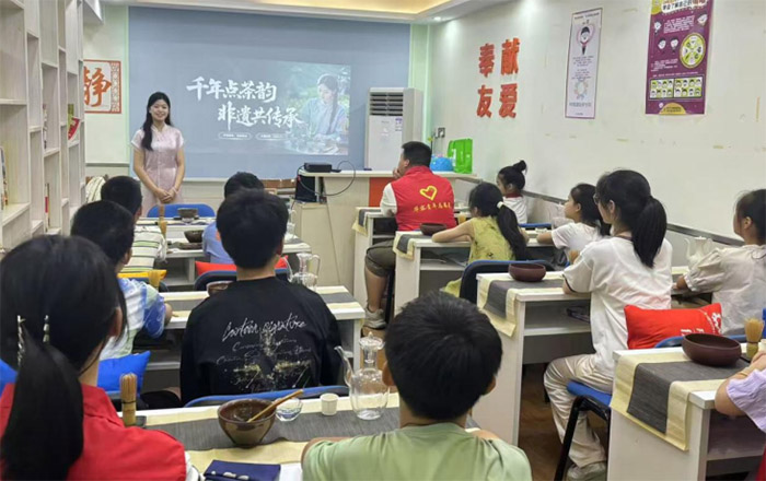 千年茶韻潤青春 執盞共繪傳承卷——湖南省華容縣團委舉辦青年夜校沉浸式茶百戲非遺體驗活動
