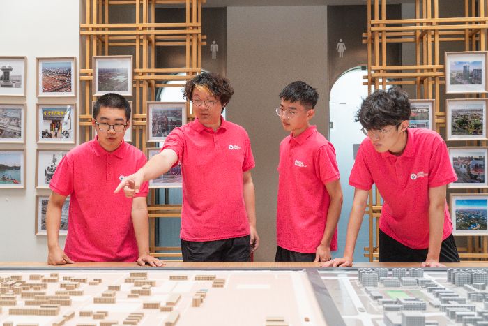 點(diǎn)亮“燈塔”，書香筑夢(mèng)育紅心——山東師范大學(xué)“燈塔領(lǐng)航”實(shí)踐隊(duì)開展社會(huì)實(shí)踐活動(dòng)