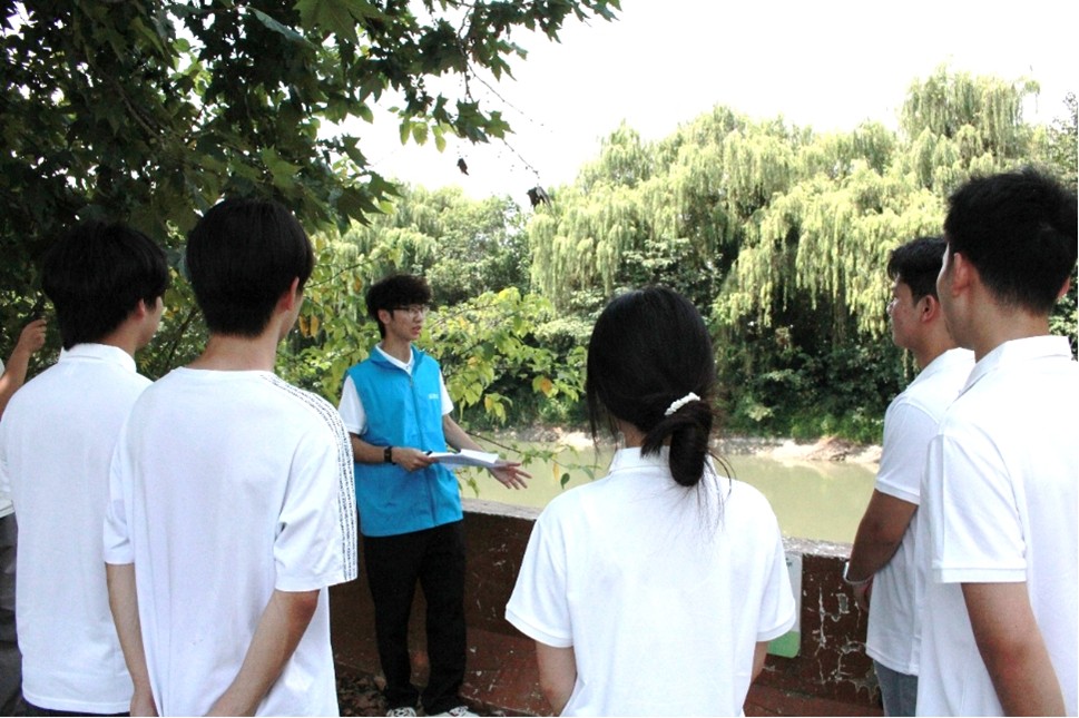 成都大學陽光筑夢志愿服務隊： 青春守護蓉城碧水，共繪生態新圖景