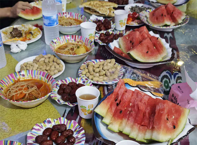 重慶對(duì)外經(jīng)貿(mào)學(xué)院學(xué)子赴南疆：特色婚禮里的非遺傳承與青春感悟