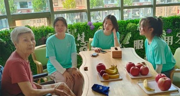 學(xué)習(xí)弘揚(yáng)焦裕祿精神暑期社會(huì)實(shí)踐隊(duì)開展“粽香端午節(jié)，情暖系夕陽”