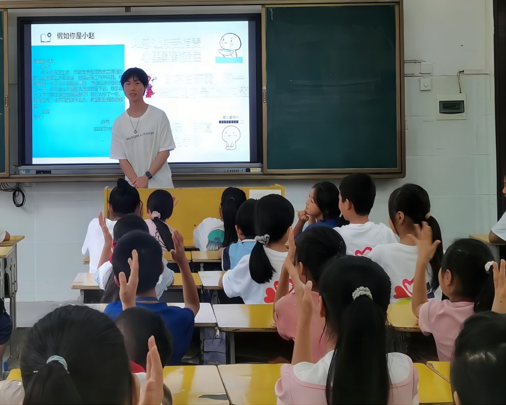 【青春建功，實踐鑄魂】足球構筑友誼橋梁，反霸凌共建和諧