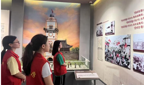 追尋紅色印記：揚大學子走進紅色教育基地重溫崢嶸歲月