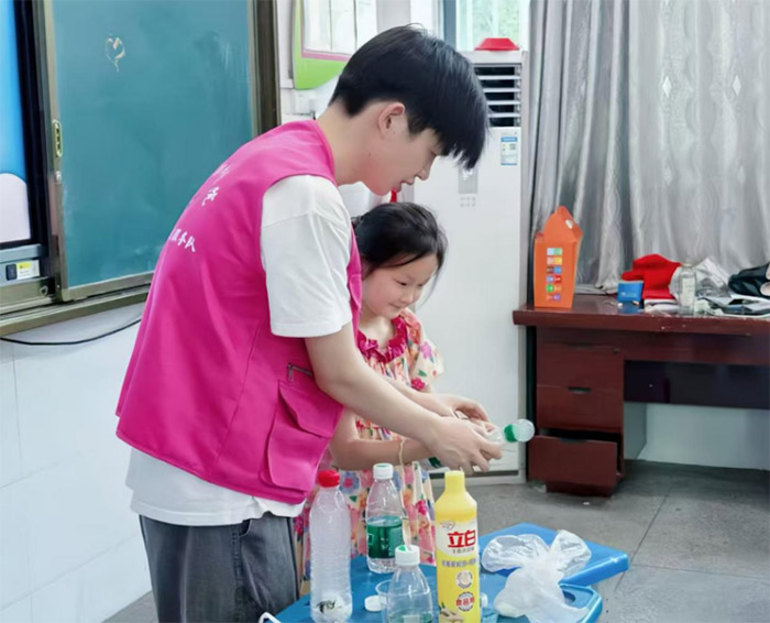 書香潤童心 夏光暖崇陽——長江職業(yè)學(xué)院 “悅讀‘儀’夏” 志愿服務(wù)隊(duì)在崇陽第四小學(xué)的幫扶之旅