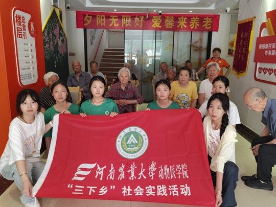 青絲伴銀發，竹韻話流年