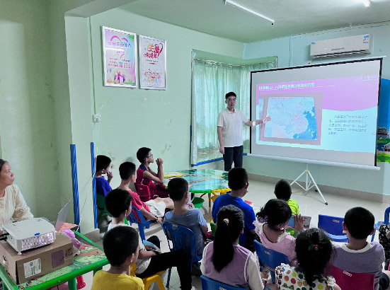 從桂林到柳州：傳承紅色基因，情系家鄉兒童蒙——“薪火相傳”宣講團走進廣西柳州市城中區廣科大社區兒童之家