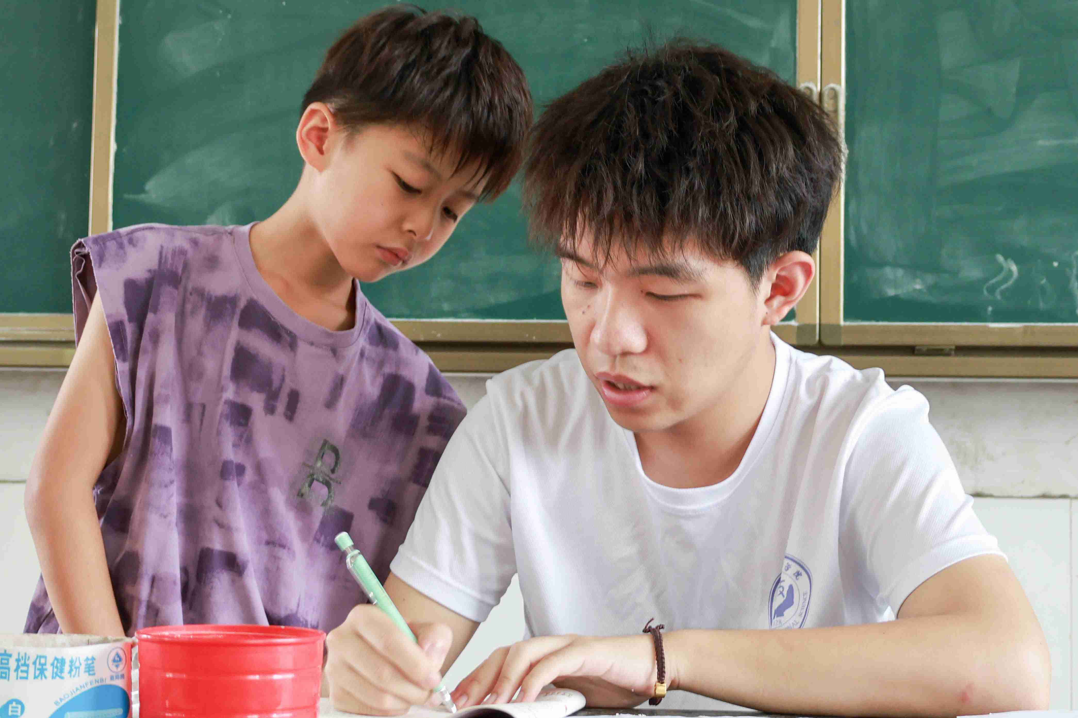 安師大學子三下鄉：七彩假期久伴童行，志愿服務暖心護航