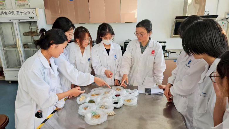 河南城建學子研發五色營養粥配方助農