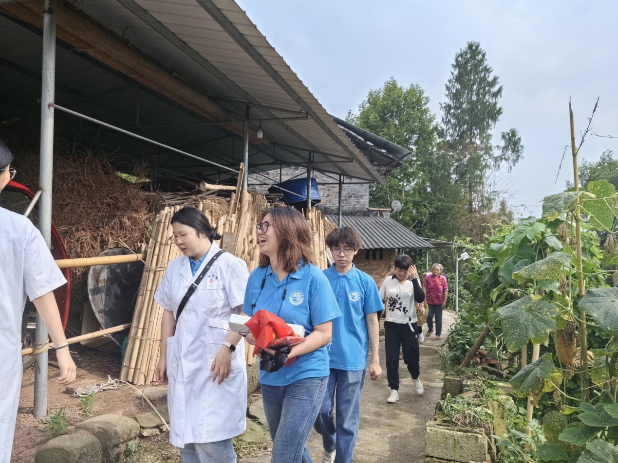 健康有我，護你前行”——三下鄉實踐團走進忠縣金雞鎮，溫暖留守老人心