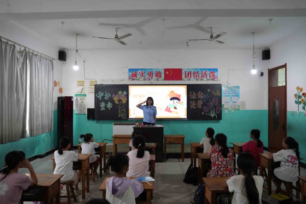 婦女兒童權益保障法治行|中央司法警官學院青年志愿者協會“藏藍微光·法潤青禾”實踐團以法為盾，守護花蕾