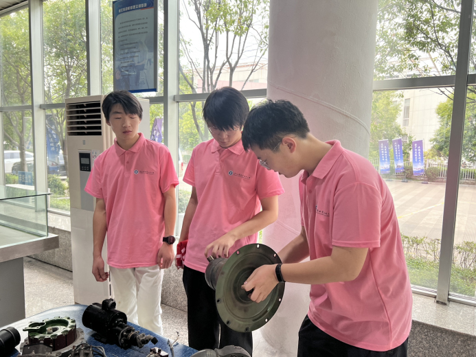 尋航空工業“來時路”，悟軍工精神“新內涵”