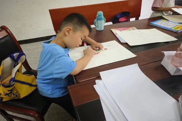 暑期社會實踐：武昌理工學院“青春筑夢”通城志愿服務隊開展——用畫筆描繪心中所想心理健康教育課程