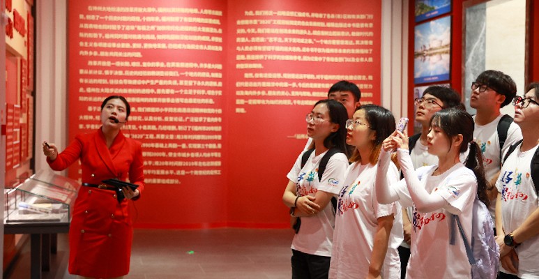 青馬行跡實踐隊走進福州“3820”戰略工程實施30周年成就展