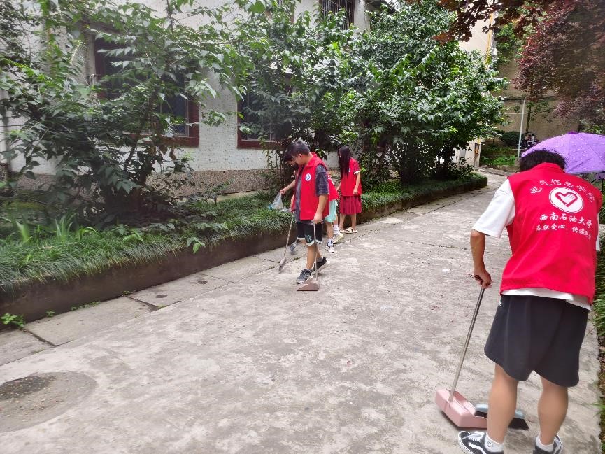 西柚基層服務隊深入攀枝花長壽路社區，開展“三下鄉”志愿服務