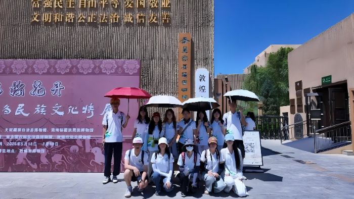 廣州新華學院三下鄉：走入敦煌市博物館，深掘敦煌絲路文化