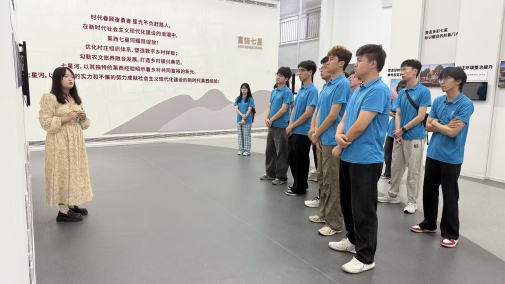 山東理工大學“赤幟領航萊西行”實踐調研團參觀萊西市七星河村