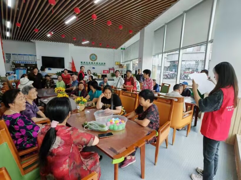 三下鄉暖心行：青春攜手，共繪敬老溫情圖