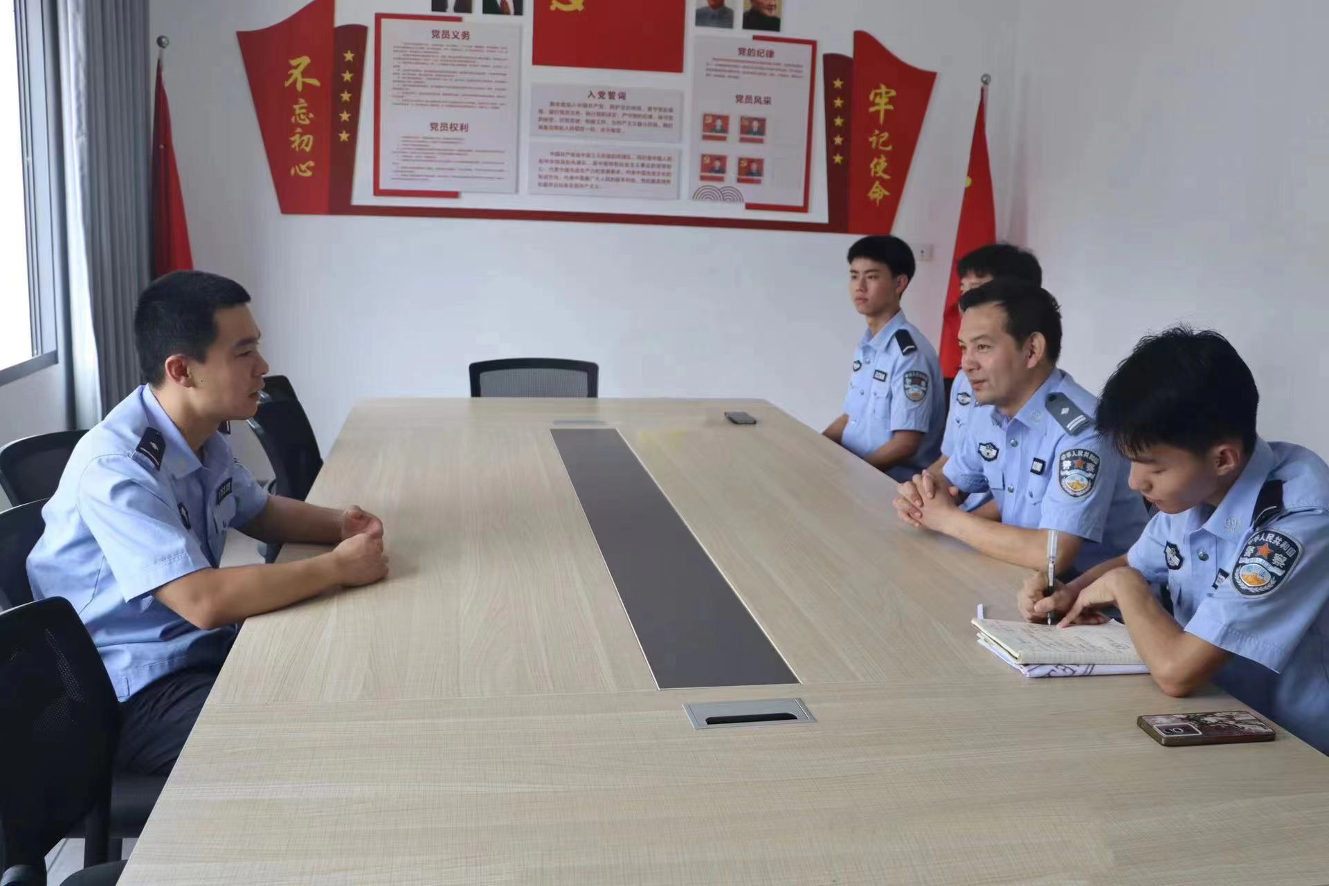 一所一辦一中心  基層建設(shè)齊創(chuàng)新|中央司法警官學(xué)院詰是法學(xué)會(huì)“明德警行”志愿服務(wù)隊(duì)開(kāi)展暑期社會(huì)實(shí)踐活動(dòng)