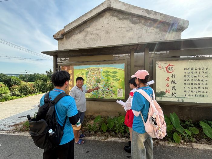 巢湖學(xué)院工商管理學(xué)院“尋脈柘皋”實(shí)踐團(tuán)赴柘皋鎮(zhèn)唐馬村開展龍舟文化實(shí)地調(diào)研活動(dòng)