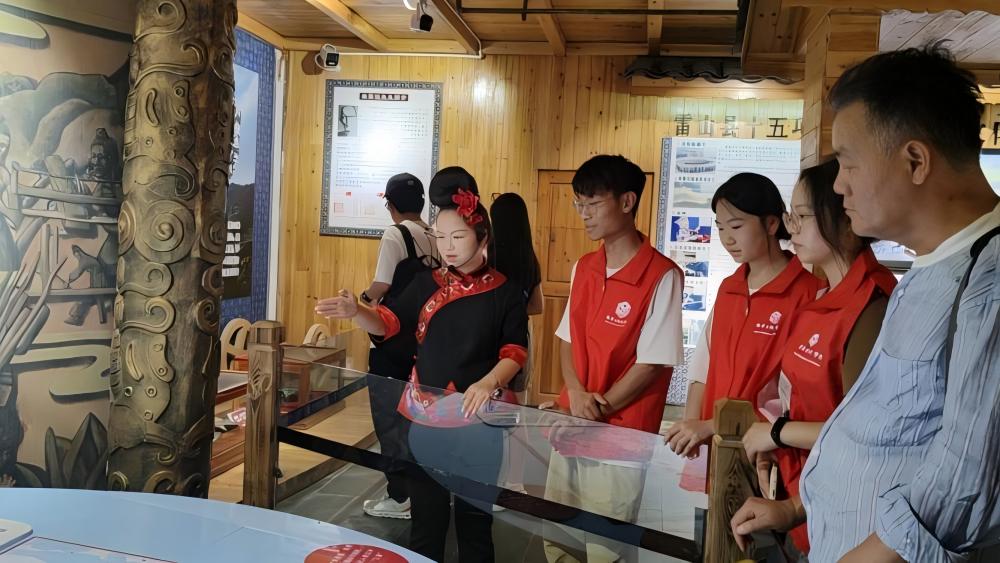 志愿青春助振興，西江苗寨繪新篇