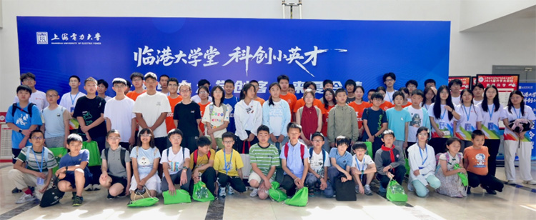 科創賦能城市空間 青春探秘橋下奧秘—— 上海電力大學橋下空間調研實踐隊為 2025 