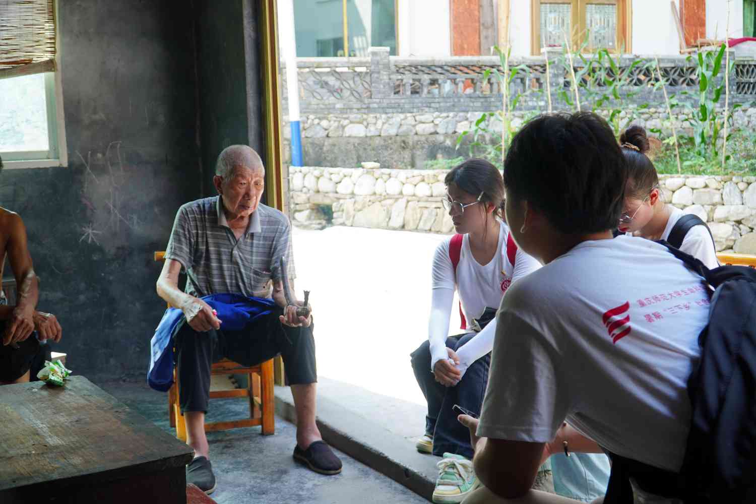 走街入戶，傾聽民聲