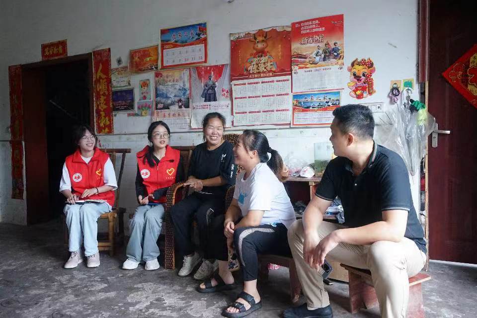 致敬英烈鑄紅魂，匠心包裝興產(chǎn)業(yè)——“天空青年”筑夢實踐團堅定信念昂斗志，開拓創(chuàng)新助振興